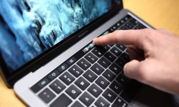 Фил Шилър потвърди, че компанията работи върху отстраняването на проблемите с батерията на MacBook Pro 2016
