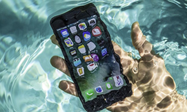 Мъж твърди, че неговия iPhone 7 Plus е издържал 13 часа в ледена река без последствия