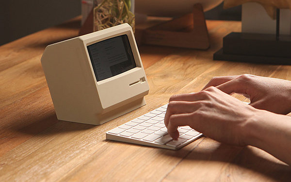 Докинг станцията Elago M4 ще превърне вашия iPhone  в Macintosh