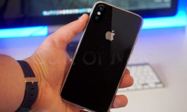 Apple закупи техника, за да подготви iPhone 8 навреме