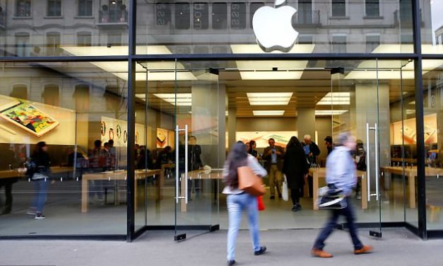 Магазинът на Apple в Цюрих беше евакуиран след инцидент, предизвикан от прегряване на батерия на iPhone